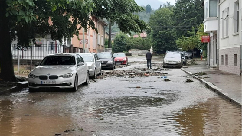 НИМХ бие тревога: Потопът продължава и днес, ето къде ще е страшно КАРТА