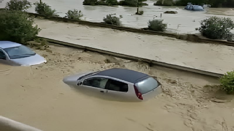 Библейски потоп застигна Балканите: Гърция, Сърбия и Северна Македония са под вода