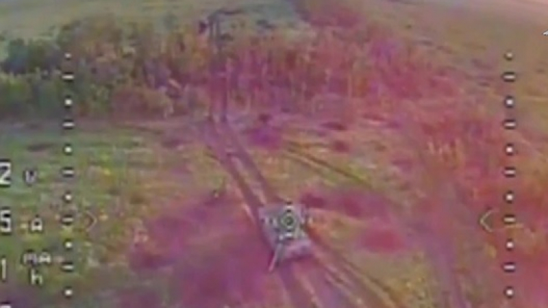 ВИДЕО от войната: Показаха поразяването на "Леопард" на ВСУ от руски дрон-камикадзе