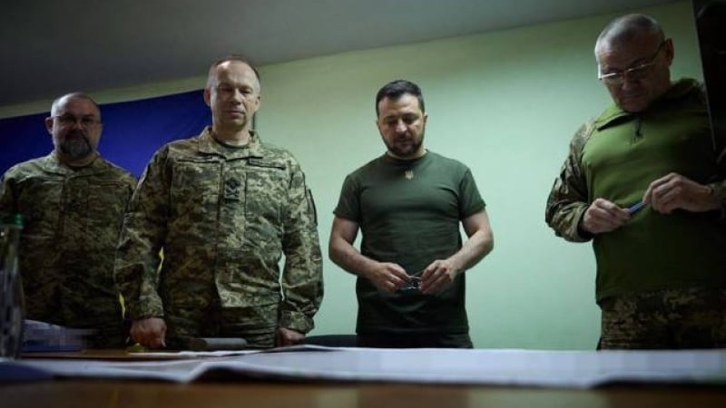 Командващият ВСУ в Запорожие докладва на Зеленски за големи загуби на бронирана техника