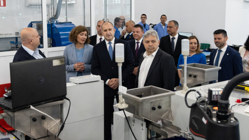 Българска компания отвори голям завод в София, откри го Румен Радев