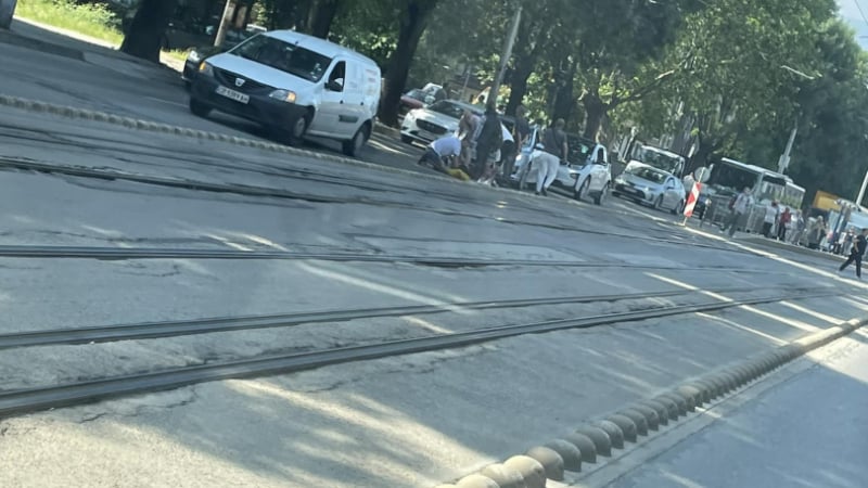 Страшно меле на голям булевард в София, пешеходка лежи на земята СНИМКА