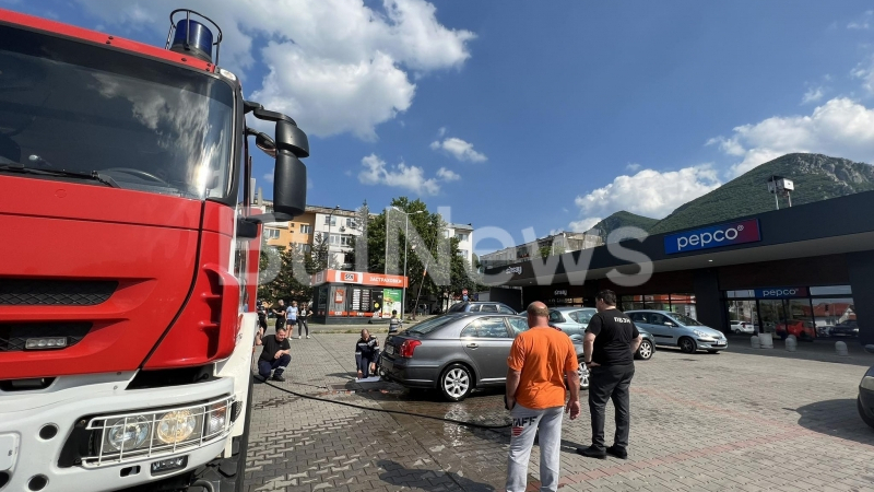 Безпрецедентна драма на паркинг във Враца, почерня от спасители и зяпачи СНИМКИ 