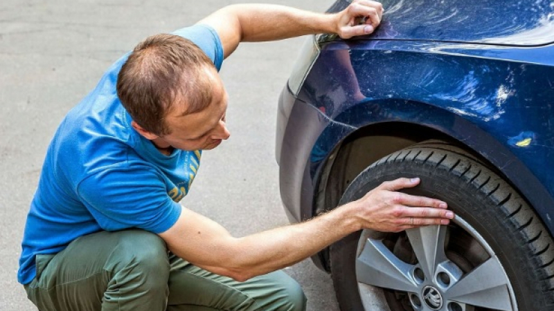 Експерти обясниха защо гумите на колите се износват неравномерно