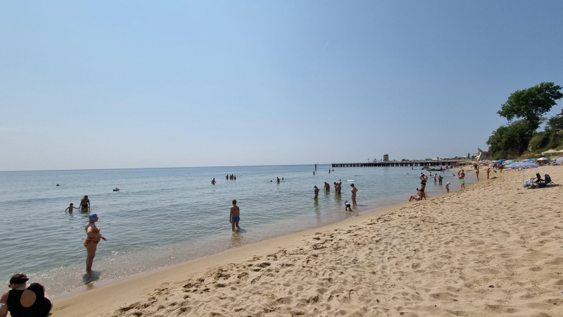 Деца се натъкнаха на труп на плаж край Варна СНИМКА