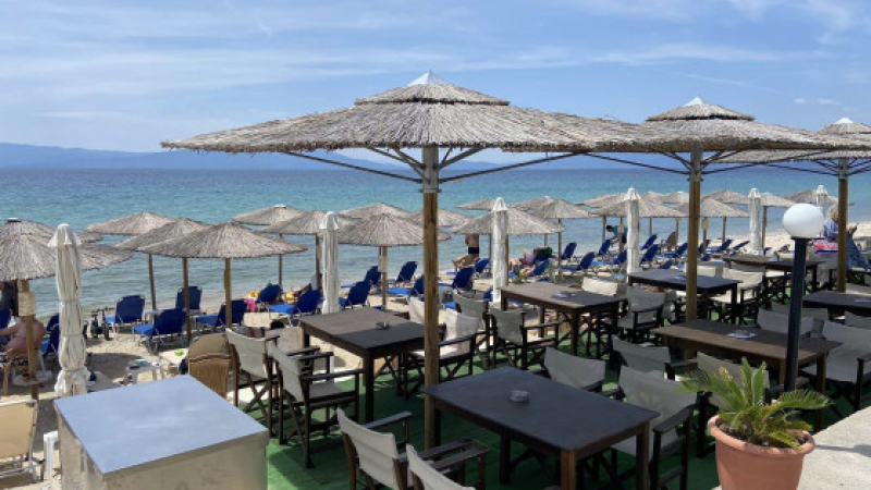 Ще цъкате с език: Българин показа колко струва сянката на плажа в Гърция СНИМКИ