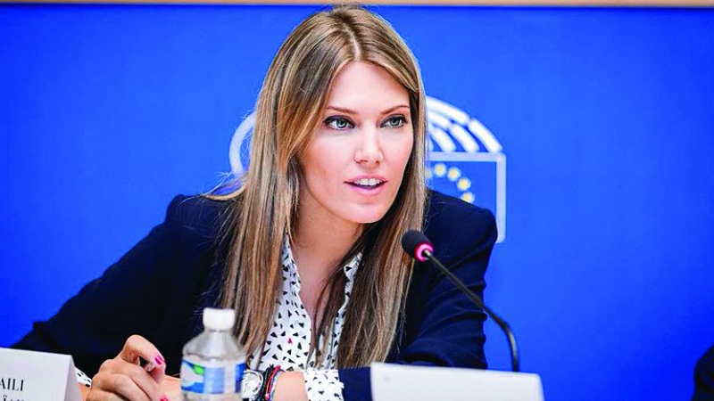 Корумпираната до ушите Ева Каили се завърна триумфално в Европарламента