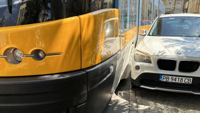 Пловдивчанин с BMW взе акъла на столичани с паркирането си СНИМКА 