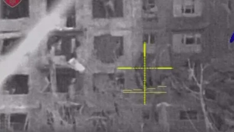 ВИДЕО от войната: Показаха как украинските снайперисти "ловуват" в Бахмут
