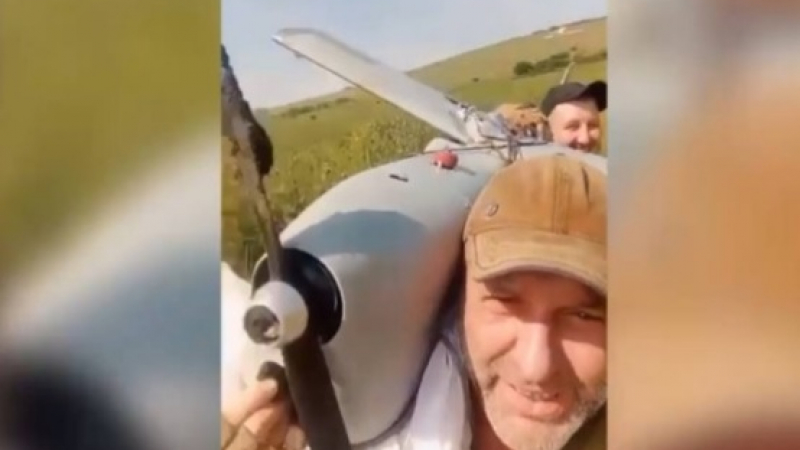 ВИДЕО от войната: Бойци от ВСУ свалиха с автомати дрон "Орлан" за 120 000 долара