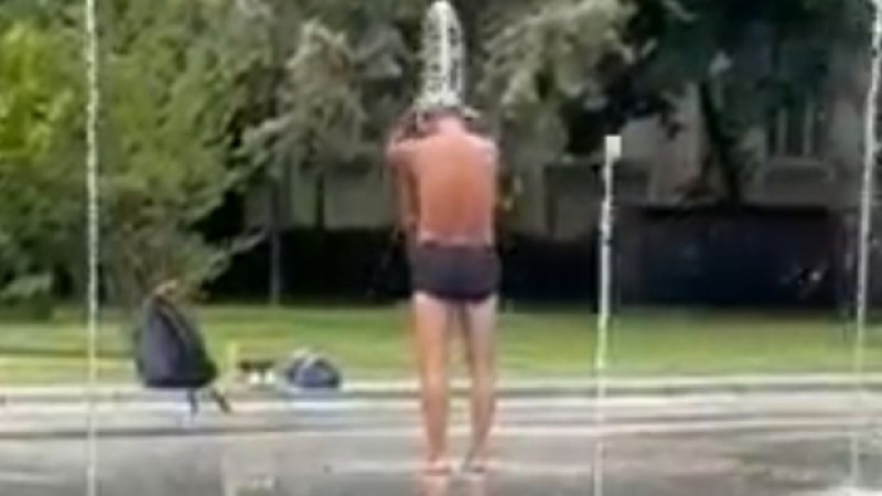 Мъж скандализира с поведение в Пловдив, оскверни ключов фонтан ВИДЕО 