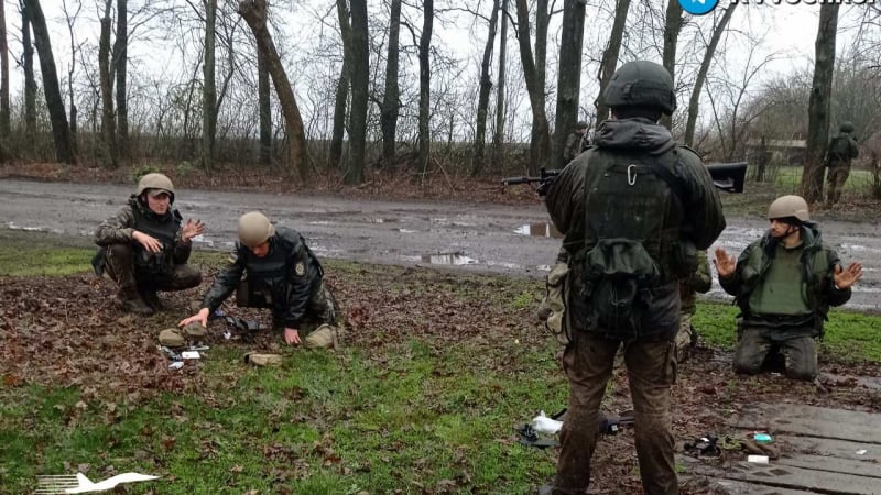 ВИДЕО от войната: Обучените от НАТО украинци се предадоха още в първата битка