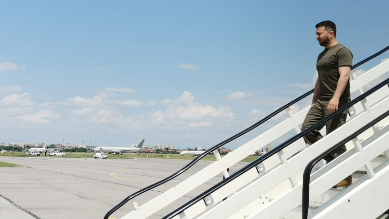 Министърът на транспорта разкри защо Зеленски е летял с български самолет до София