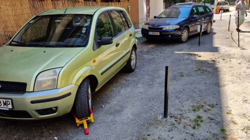 Наглец от Поморие си направи частно „Паркинги и гаражи“ и ето какво му се случи СНИМКИ 
