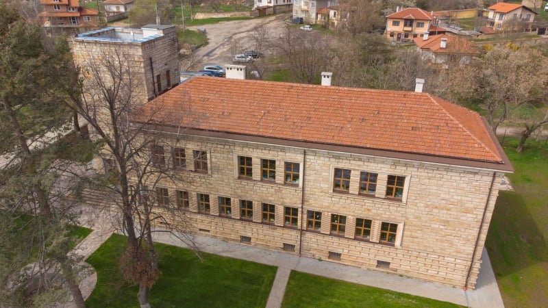 100-годишно училище в село Осоица стана част от семейството на Cambridge International School