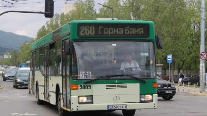 Софиянци влизат в този градски автобус и им се доповръща: Мирише ужасно! 