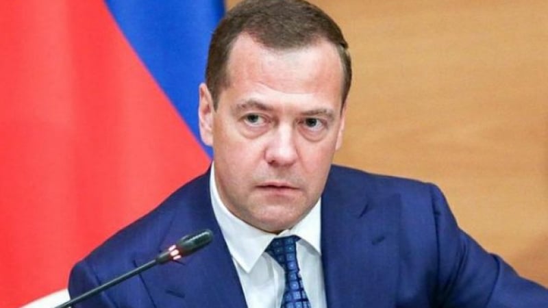 Медведев плаши с удар в Украйна, случи ли се това, назова 3 ядрени цели