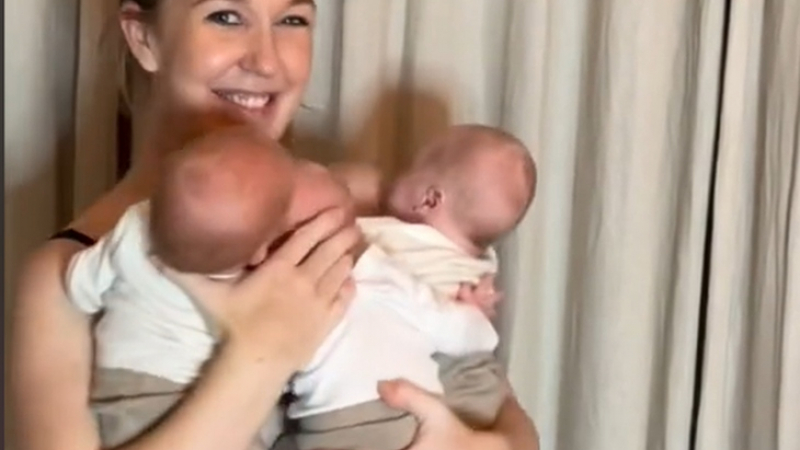 Плашещо ВИДЕО: Бременна с тризнаци показа корема си в 9-ия месец