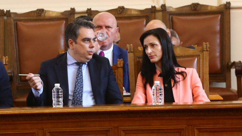Мария Габриел отговори на най-задавания въпрос за коалицията ПП-ДБ и ГЕРБ-СДС