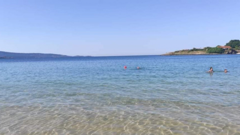 Българка след почивка на морето у нас: Плажовете в Слънчев Бряг са празни, а водата е... СНИМКИ