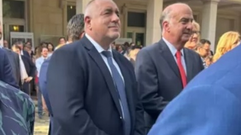 Любопитни СНИМКИ: Борисов с US посланика на прием във Френското посолство