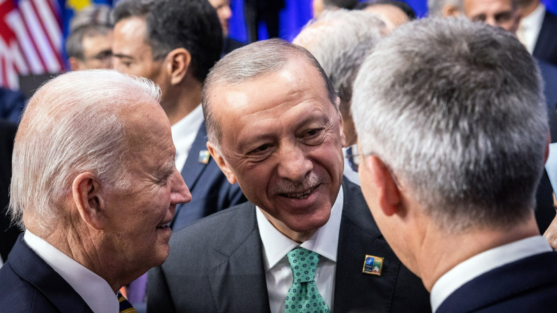 "Хюриет": Започва нова ера в отношенията с Вашингтон, към Турция потичат милиарди US долари