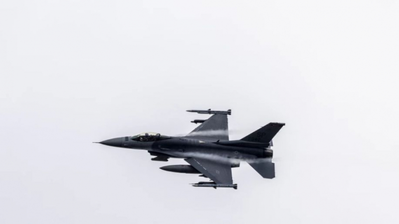 Politico: САЩ попариха Украйна за F-16