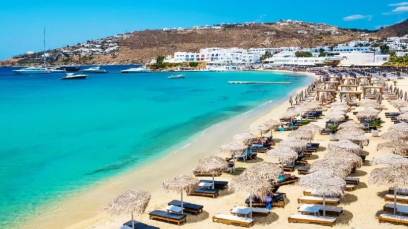 Потрес: Изгониха нашенци от гръцки плаж, поискали им пари за...ВИДЕО