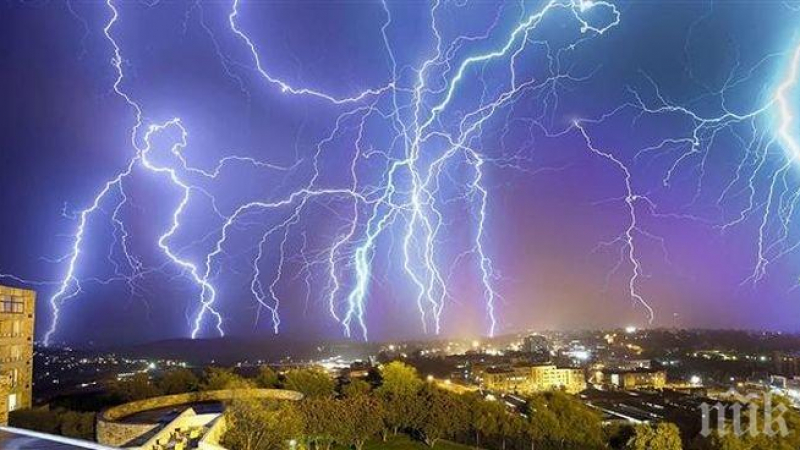 Ужас, опасни летни бури връхлитат България до часове! Апокалиптична КАРТА