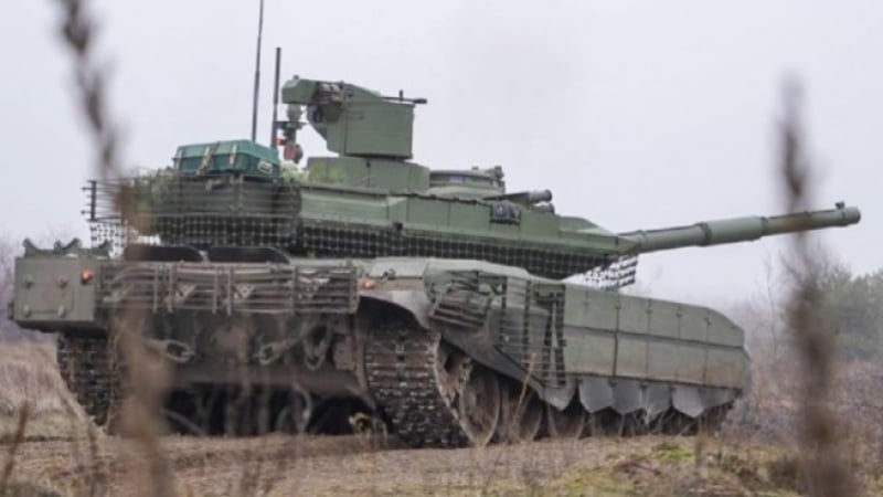 ВИДЕО от войната: Дрон на ВСУ унищожи най-новия руски танк Т-90М "Пробив"