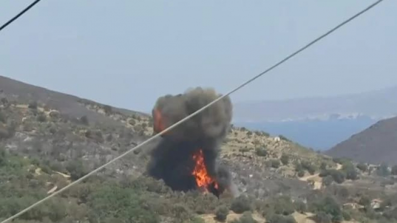 Адът е на Земята: Разби се самолет, борещ се с пожарите в Гърция, десетки хиляди туристи в капан ВИДЕО
