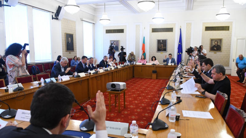 Бюджетната комисия с ключово решение за дерогацията за руския петрол
