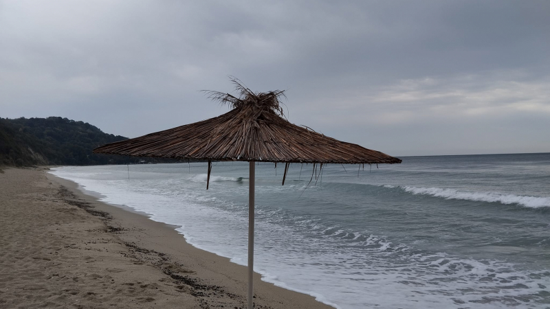 Пълна скръб: Плажовете, морето и улиците са празни днес! СНИМКИ