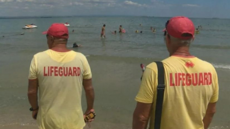 Концесионерът на плажа, където се биха спасител и французин, обяви какво е станало 