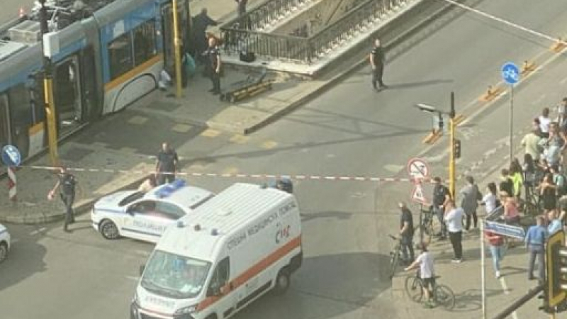 Разбра се кой е човекът, озовал се под колелата на трамвай в София 