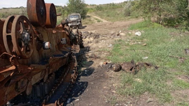 ВИДЕО от войната: Руските сили унищожиха колона от БМП Bradley край Орехов