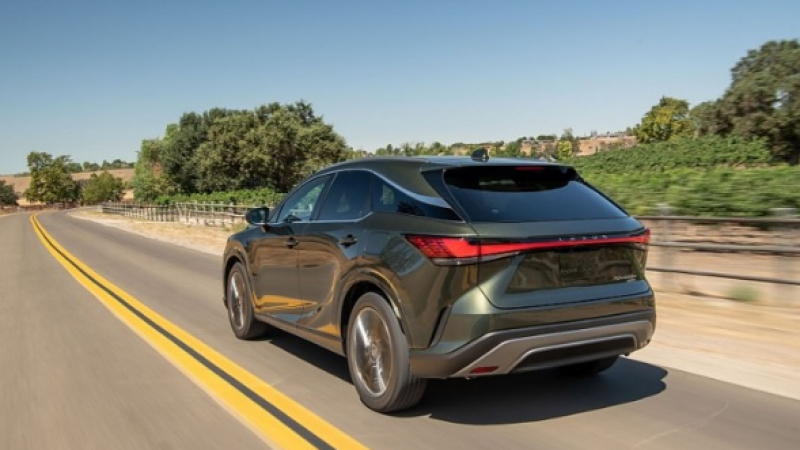 Lexus представи стилен кросоувър с разход от 2,8 литра на 100 км СНИМКИ