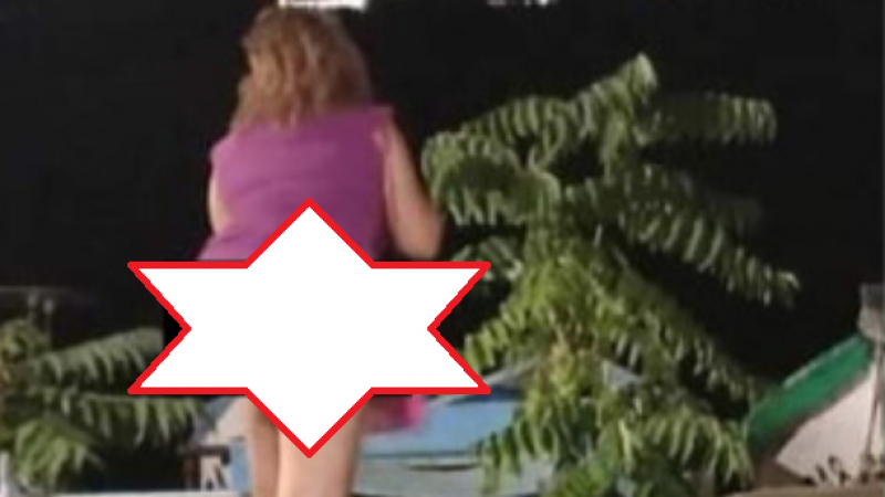 Какво доживяхме: Жена тръгна по гол задник из Поморие СНИМКА 18+