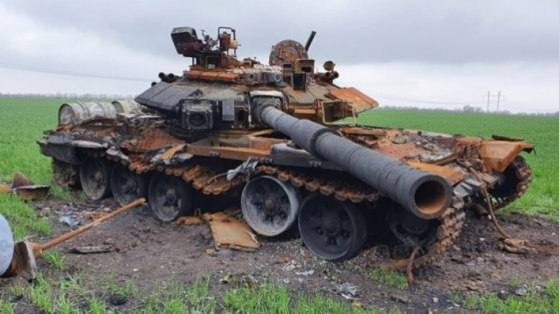ВИДЕО от войната: Евтини дронове на ВСУ унищожиха модерния руски танк Т-90 "Пробив"