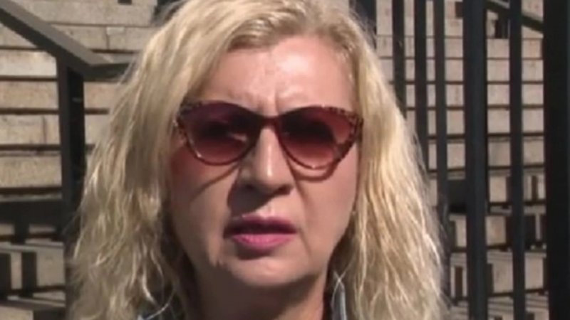Майката на Евгения от куфара проплака: Пуснаха помагача на убиеца само срещу 5000 лева