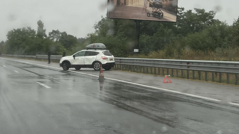 АМ "Тракия" се превърна в пързалка, колите с невиждани каскади СНИМКИ