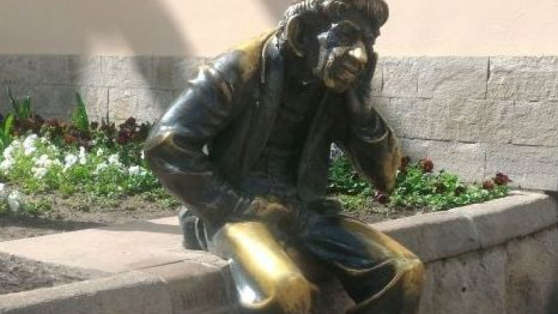 Истинското лице на свръхнадарения Мильо, увековечен с култова статуя в Пловдив СНИМКИ