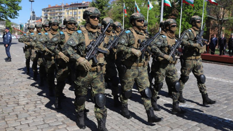 Световни експерти: Ето колко мощни са армиите на България, САЩ и Русия 