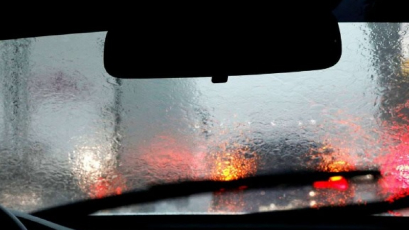 Какво да правите, ако шофирате при силен дъжд