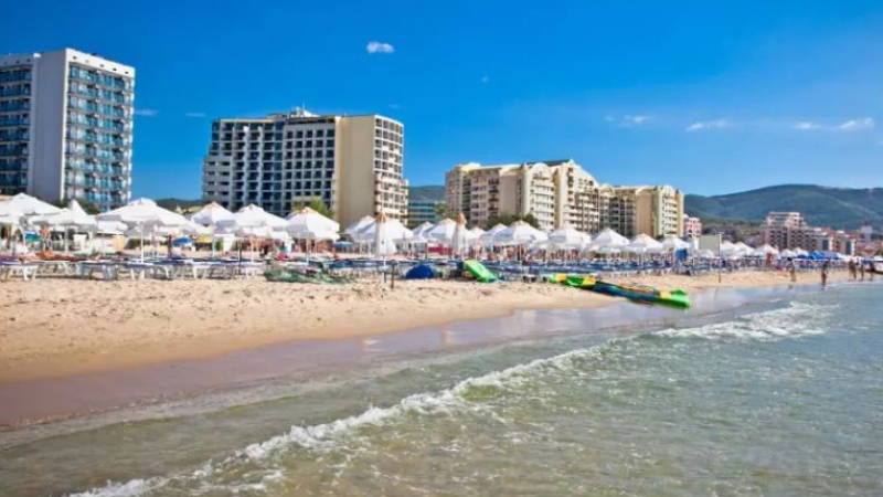 Експертът Драганов попиля прехвалената Гърция, защото си нямала курорт като Слънчев бряг с 550 000 легла