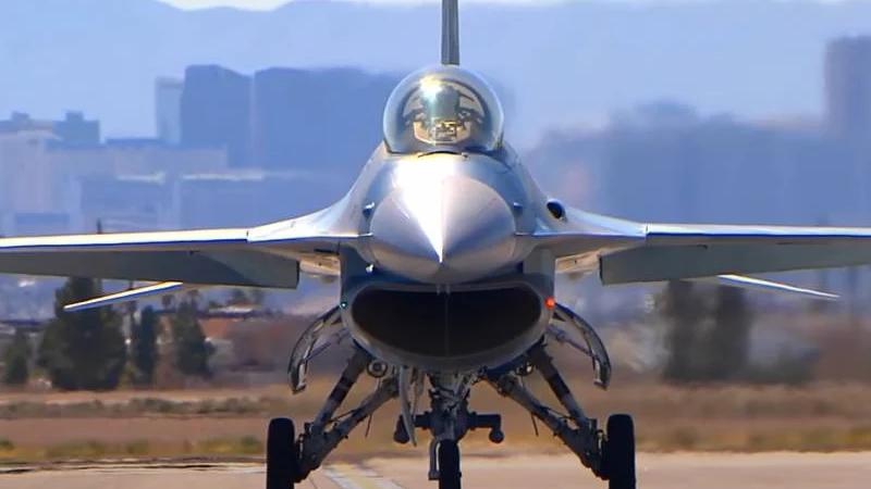 Eксперт: F-16 няма да бъдат "сребърен куршум", който да позволи на ВСУ да пробие руската отбрана