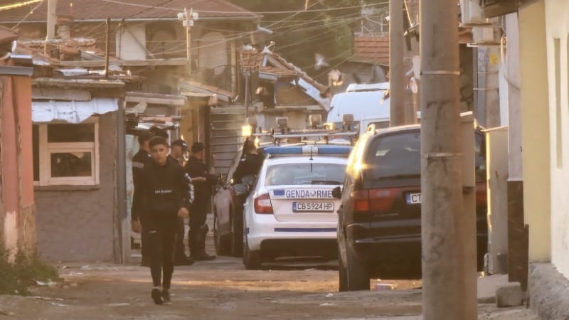 Масово клане с ножове и сапове в Казанлък: Лъсна шокиращата причина за боя между 200 роми