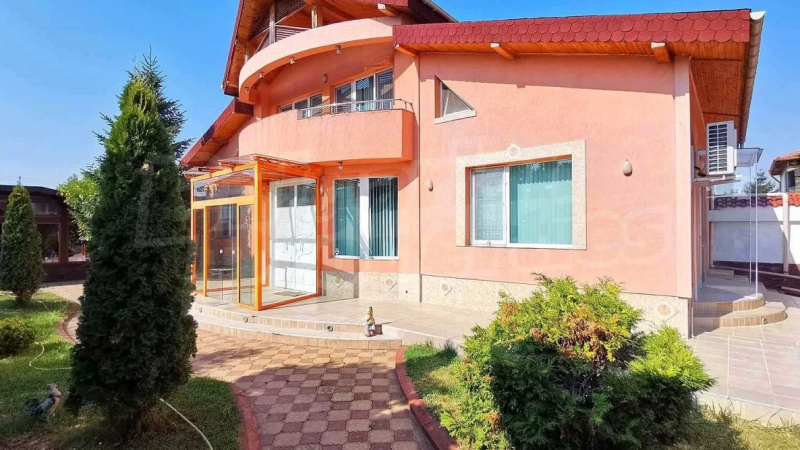 Ще ви приседне от цените на къщите край Пловдив СНИМКИ