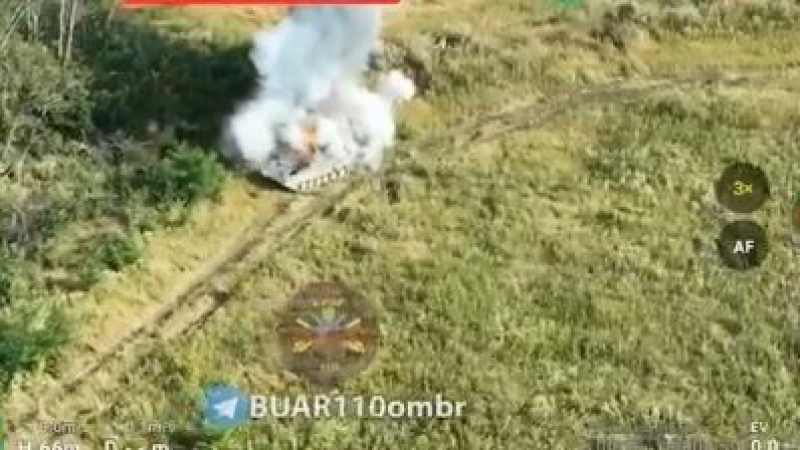 ВИДЕО от войната: "Кобзон е във възторг" - украински военни унищожават руска техника край Донецк 