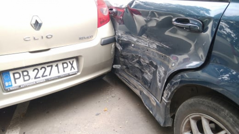 Отново BMW: Стана ясно кой е джигитът, смлял 7 коли в Пловдив 